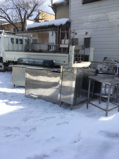 雪の日の厨房機器引上げ
